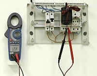 АСМ-2368 Клещи токовые - Измерение постоянного напряжения